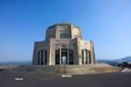 Vista House at Crown Point - Overlooks the Gorge (124kb)